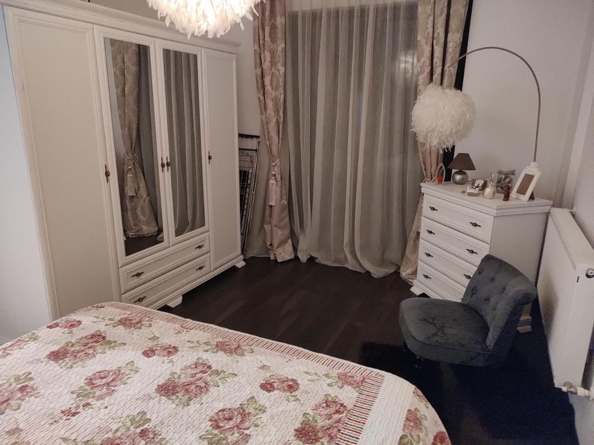 The Unique Apartment Roşu Eksteriør billede